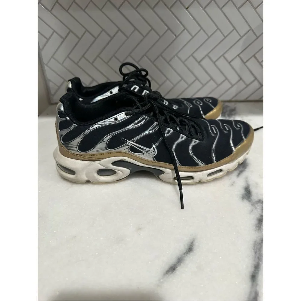 Nike Women Air Max Plus TN Metallic Gold 605112-055. Women’s size: 9.5
